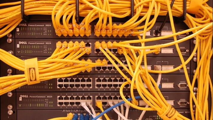 TCPView : avec quelles machines votre PC est-il en communication ? 2 TCPView: avec quelles machines votre PC communique-t-il ?