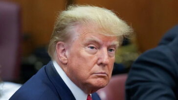 Trump : "Si Apple ne fabrique pas aux USA, un tarif d'au moins 25 % sera appliqué" 26 Trump: "Si Apple no fabrica en EE.UU. se les impondrá un arancel de al menos el 25%"