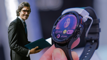 Un homme irrésistible avec un incroyable montre Galaxy Watch sur son poignet 2 Un homme irrésistible avec un incroyable montre Galaxy Watch sur son poignet
