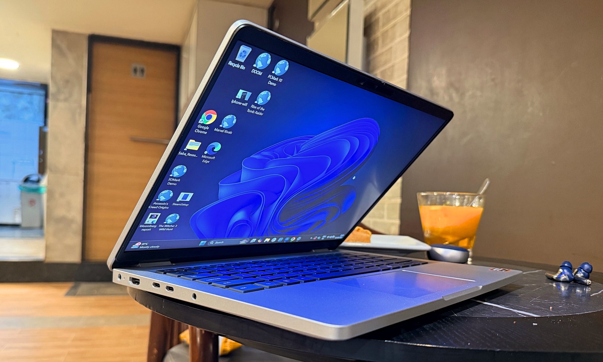 Hésitant entre un MacBook Air et un Pro ? Je vous recommande quelque chose de totalement différent 8 Vue de côté du Dell Pro 14.