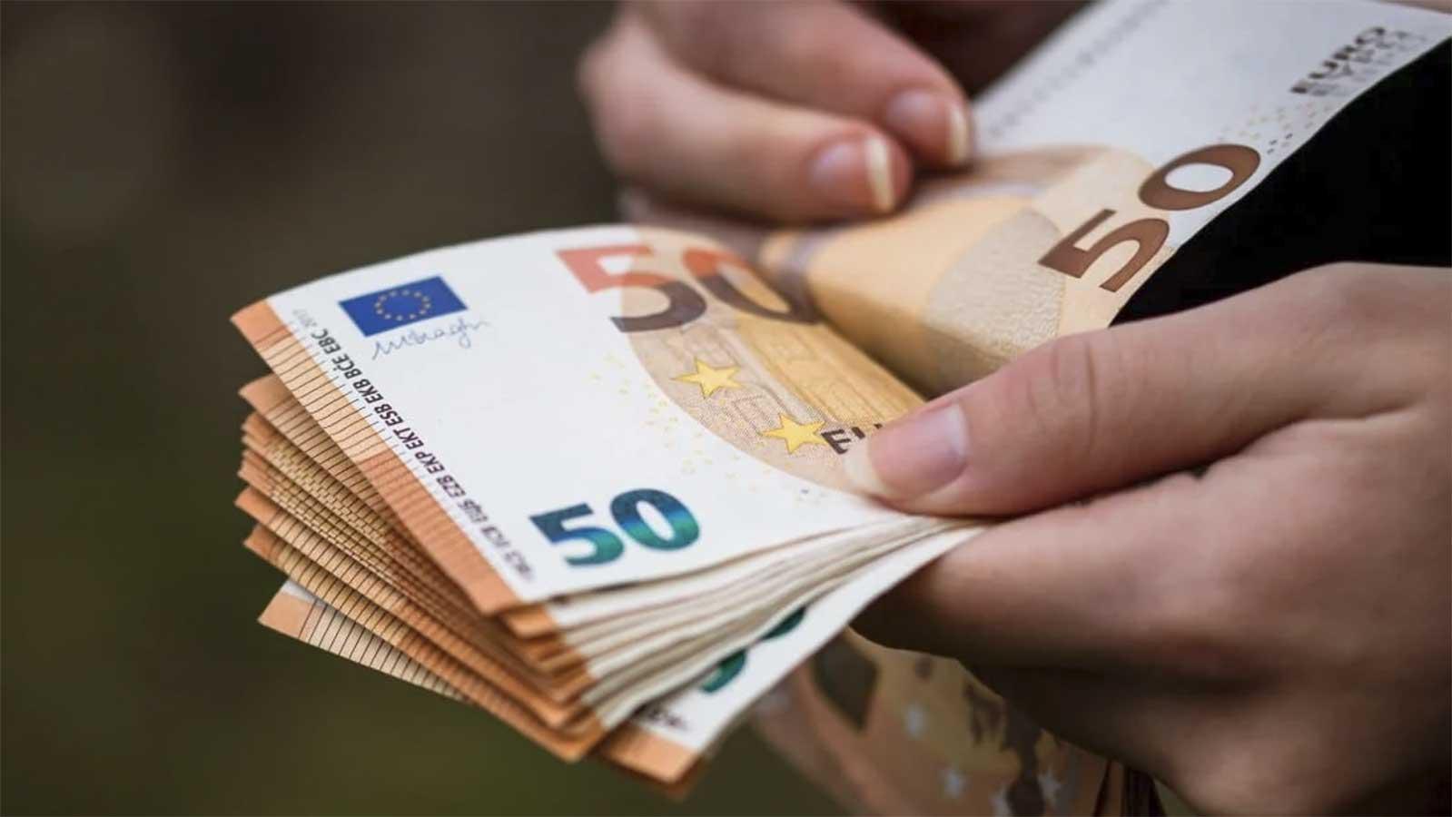 Plan Moves III : la vérité sur l'aide et ses réalités cachées 3 argent euros main
