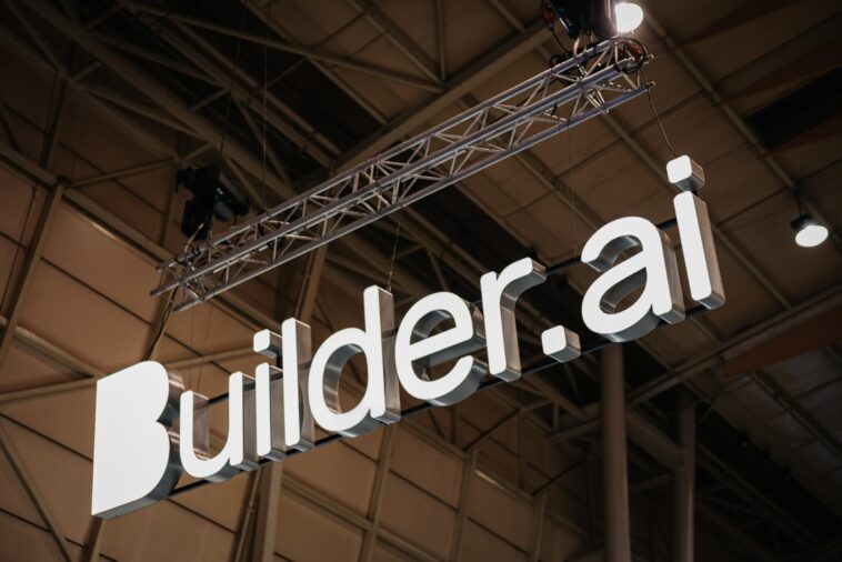 Builder.ai s'effondre après la révélation que son "IA" était composée de centaines d'ingénieurs 1 Builder.ai S'effondre Après La Révélation Que Son "ia" était Composée