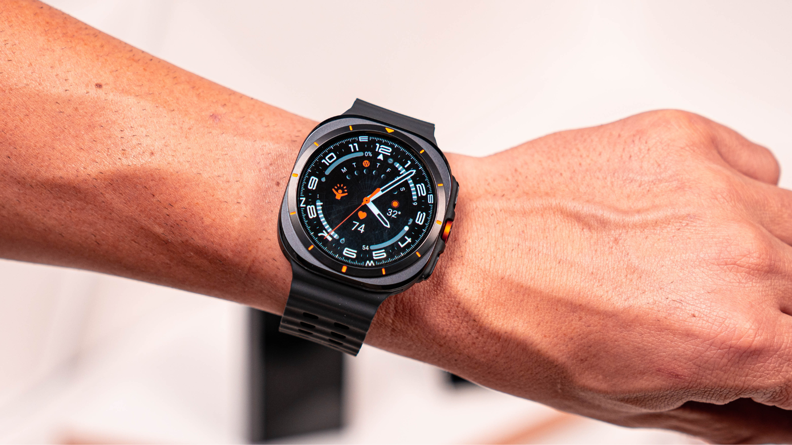 5 raisons pour lesquelles un smartwatch avec WearOS est moins performant 3 Galaxy Watch Ultra avec WearOS