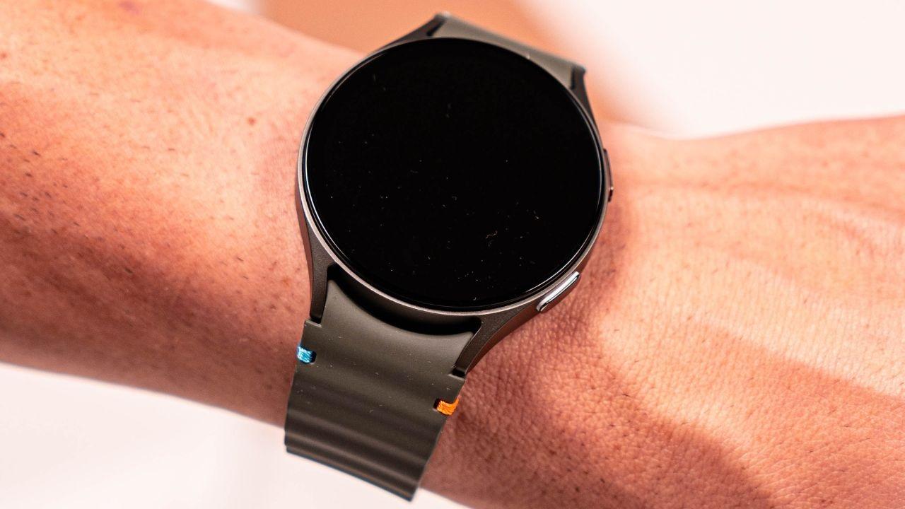 Rejoignez les meilleures montres intelligentes de Samsung dont vous avez réellement besoin 3 Samsung Galaxy Watch7 montre éteinte