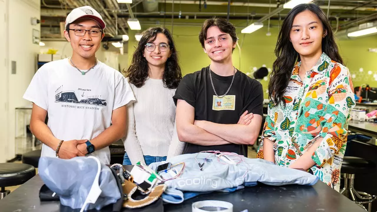 Des étudiants De Rice Créent Un Gilet High Tech Pour Aider