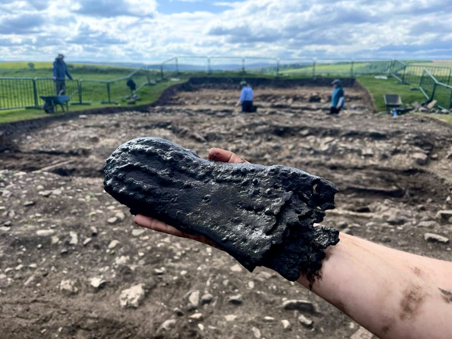 La sandale d'un soldat romain aux pieds immenses émerge de la boue : une taille incroyable 4 Il dettaglio dei chiodi lungo la suola. Credit: Vindolanda Trust