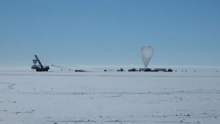 Des scientifiques détectent des signaux étranges émanant de la glace en Antarctique 3 1750022528 810 Des scientifiques detectent des signaux etranges emanant de la glace.webp