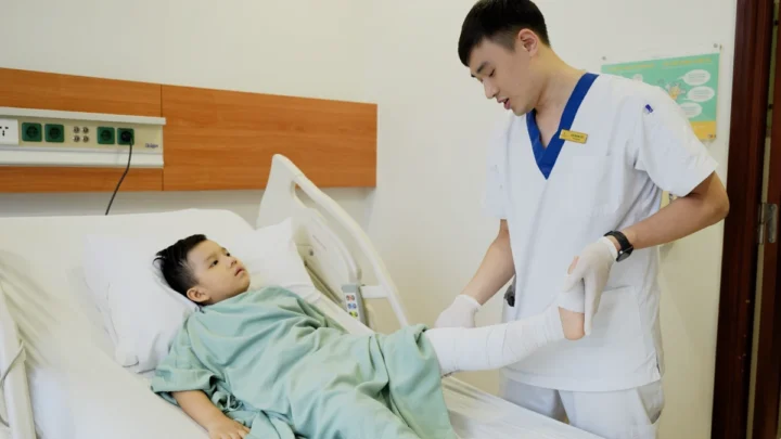 Médecine de précision : Le Vietnam réalise une prothèse de fémur en 3D pour un enfant atteint de cancer 4 1750069842 841 Medecine de precision Le Vietnam realise une prothese de.webp