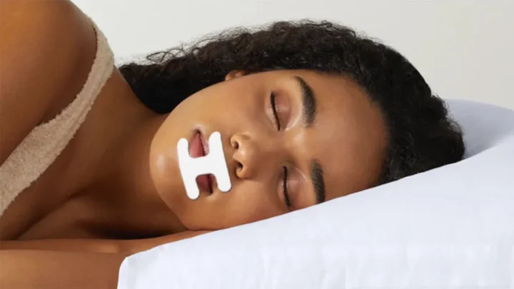 Bandeaux pour la bouche : les médecins révèlent leur verdict sur cette tendance TikTok 2 Bandeaux pour la bouche les medecins revelent leur verdict.webp