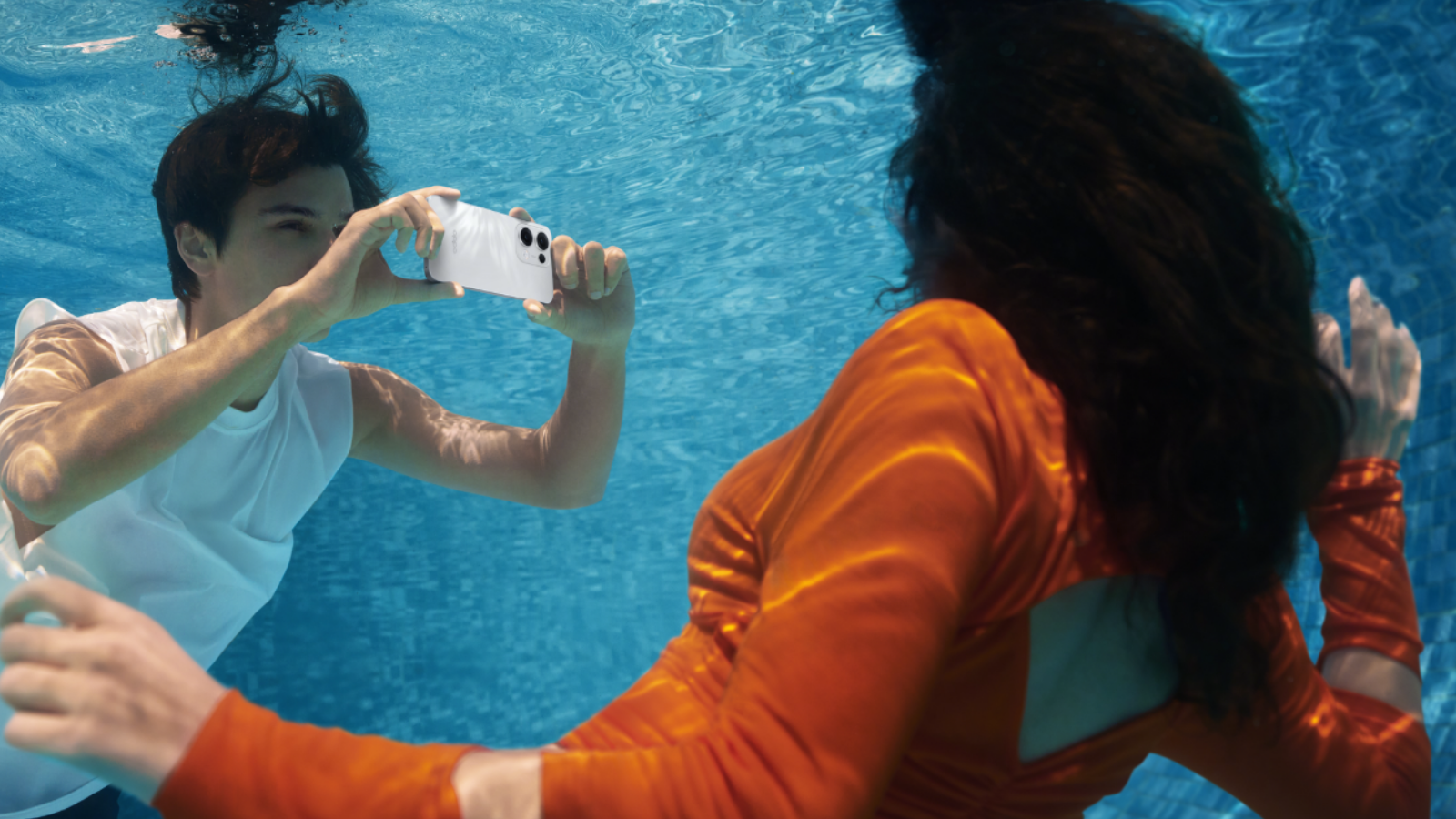 Ce mobile OPPO de gamme moyenne surpasse toutes les autres marques 2 OPPO Reno13 F 5G photographie subacuatica