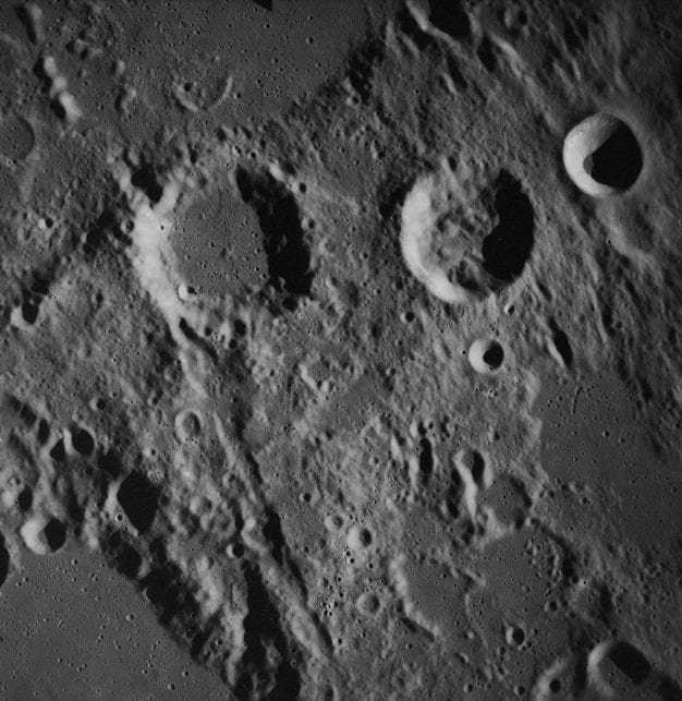 Dans les cratères de la Lune, un trésor de plus de mille milliards de dollars : quel secret renferment-ils ? 1 Crateri lunari. Crédit : Wikipedia