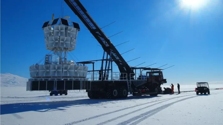 Des scientifiques détectent des signaux étranges émanant de la glace en Antarctique 2 Des scientifiques detectent des signaux etranges emanant de la glace.webp