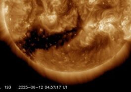 Le trou coronale sur le Soleil. Crédit : NASA/SDO/AIA