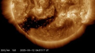 Énorme trou coronal apparu sur le Soleil vise la Terre : alerte à la tempête solaire le 14 juin 17 Le trou coronale sur le Soleil. Crédit : NASA/SDO/AIA