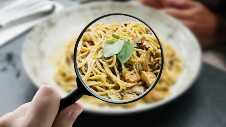 La maladie cœliaque se révèle désormais sans consommer de gluten : découvrez le nouveau test venu d'Australie 1 Chi è celiaco deve evitare di mangiare pasta, ma anche il pane, la pizza e tutti gli altri alimenti che contengono glutine - il complesso proteico (glutenina e gliadina) presente nel grano, nella segale e nell'orzo - possono scatenare una reazione autoimmune nelle persone con celiachia / Credit: iStock