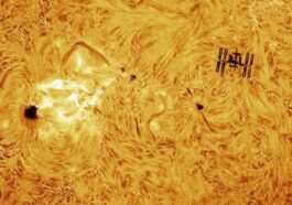 L’ISS a destra e il brillamento a sinistra. Credit: Andrew McCarthy