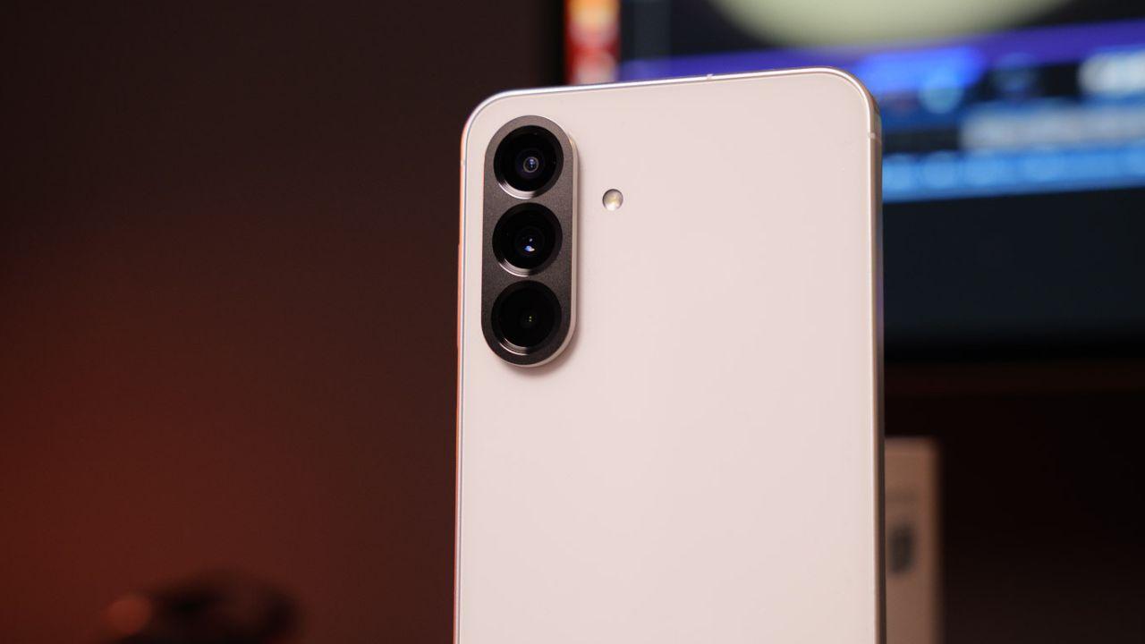 Le meilleur moment pour acheter le Samsung Galaxy A56 avant de le regretter 2 Galaxy A56 5G partie arrière