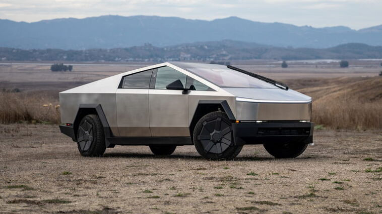 Les Tesla Cybertruck brûlent si fort qu'ils fondent même les os humains 1 Les Tesla Cybertruck brûlent tellement qu'elles fondent même les os humains