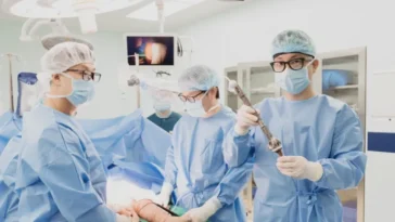 Médecine de précision : Le Vietnam réalise une prothèse de fémur en 3D pour un enfant atteint de cancer