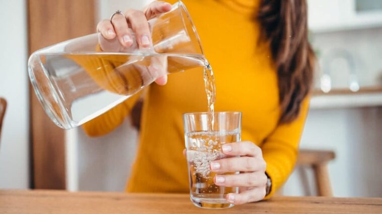 Que se passe-t-il dans votre corps si vous ne buvez que de l'eau pendant 10 jours ? 1 Image