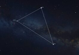 Qu'est-ce que le Triangle d'Été, cet astérisme magnifique qui, depuis fin juin, atteint sa meilleure visibilité 71 Le Triangolo Estivo. Crédit : Stellarium