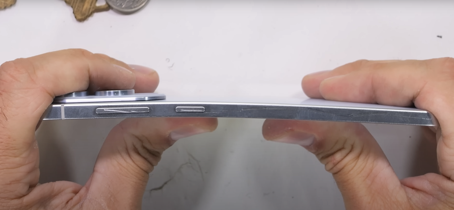 Samsung Galaxy S25 Edge : un design ultra fin et une résistance surprenante 2 test du s25 edge