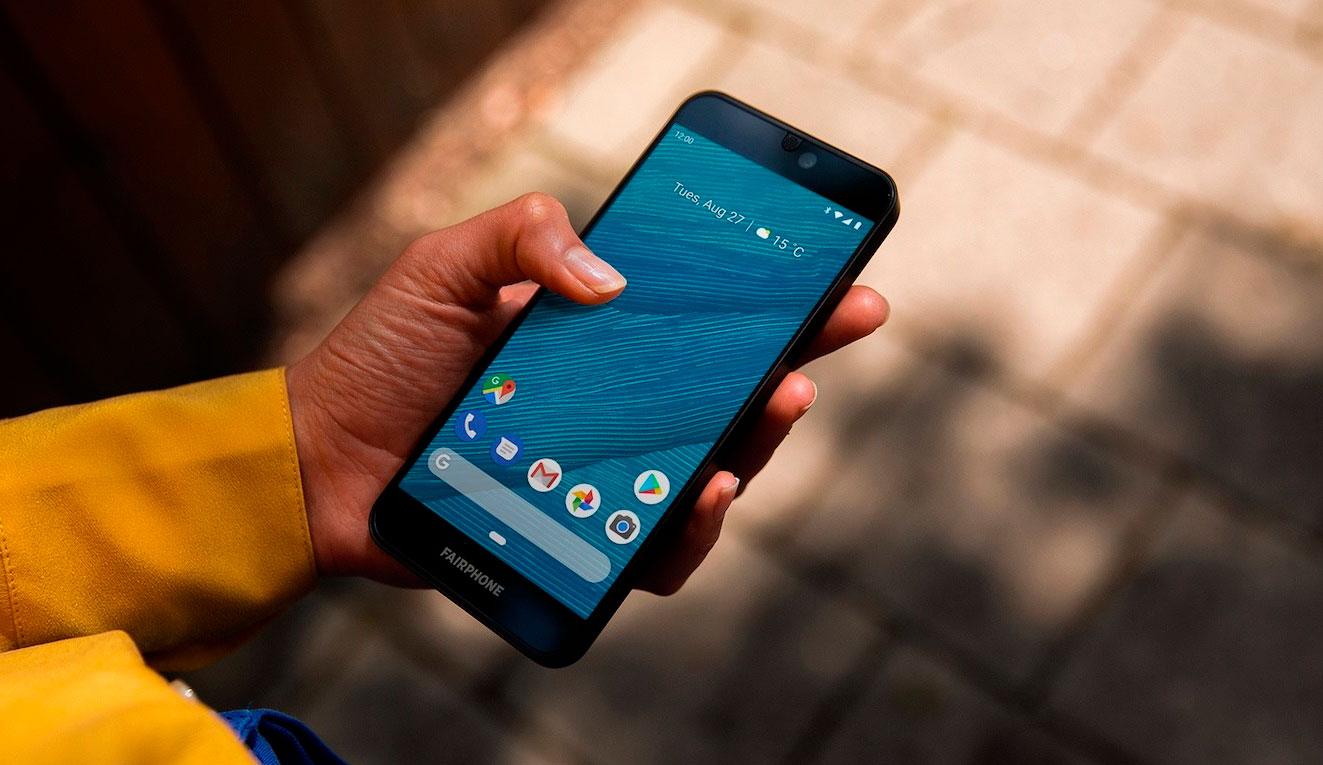 Tous les mobiles fabriqués en Europe 2 Vodafone Fairphone 3 en main