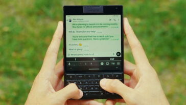 Tu te souviens des BlackBerry ? Découvre le Titan 2 : un smartphone Android avec clavier et 2 écrans ! 24 Vous avez envie de BlackBerry ? Découvrez le Titan 2, un smartphone Android avec clavier physique et 2 écrans