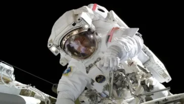 Urine de chat, œufs pourris, essence… l'Espace sent vraiment si mauvais ?