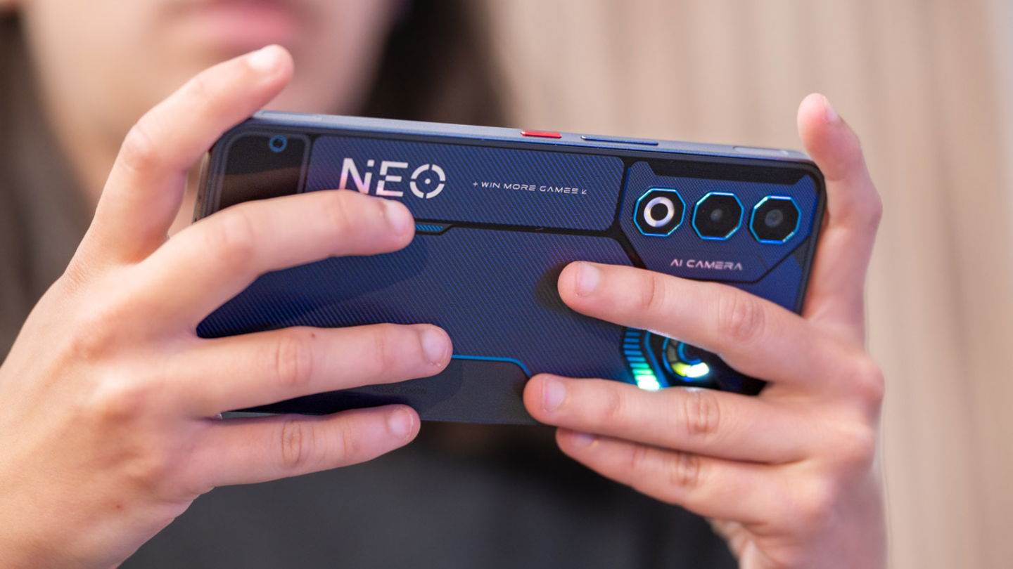 Vous jouez sur mobile ? Ce smartphone milieu de gamme qui fait tout comme les haut de gamme à 1000 € 7 Nubia Neo 3 GT noir