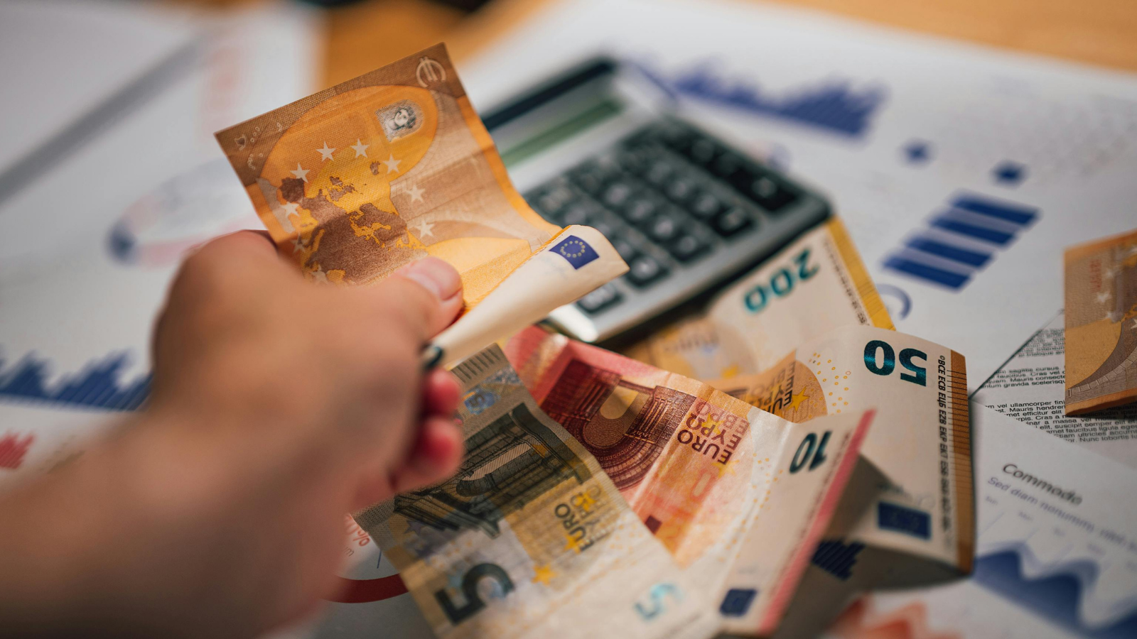 dinero entregando 50 euros