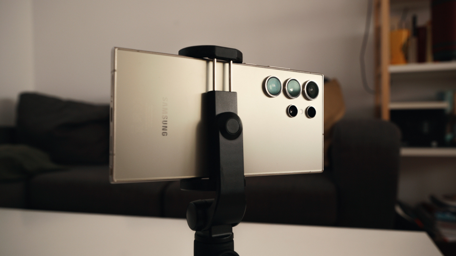 J'ai transformé mon smartphone en télescope et en ventilateur : accessoires incroyables pour votre téléphone
