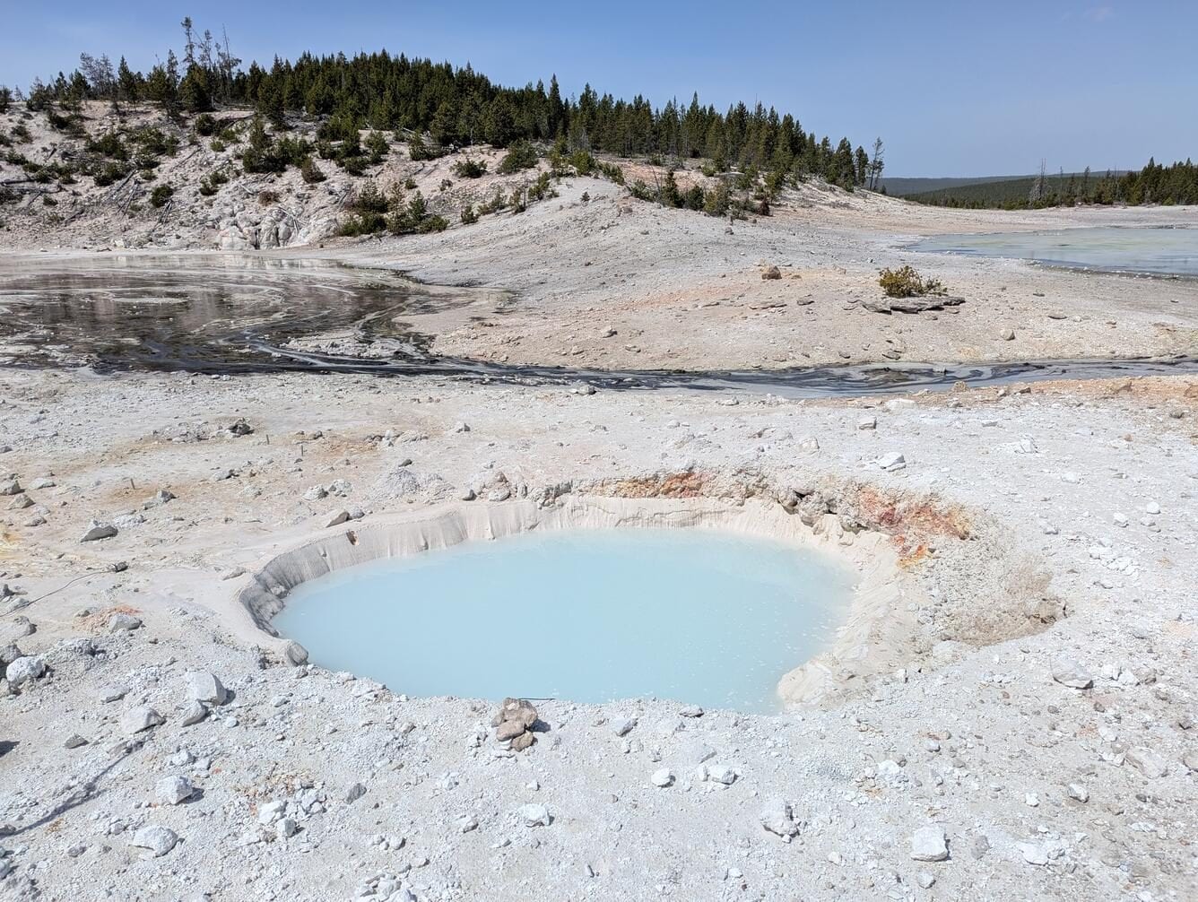Un nouveau cratère a émergé à Yellowstone dans des circonstances mystérieuses : un avertissement pour les visiteurs 4 Crédit : US Geological Survey / Mike Poland