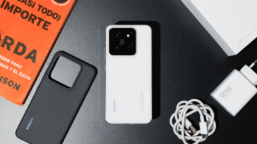 Nous avons trouvé l'accessoire parfait pour votre mobile si vous voyagez beaucoup et n'avez pas de tablette