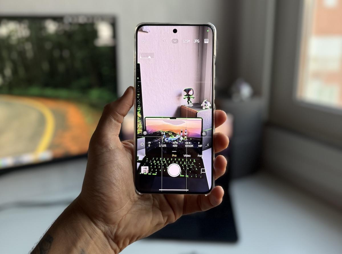 5 astuces PRO pour prendre des photos de voyage avec le Xiaomi 15 Ultra et son appareil photo exceptionnel 6 Xiaomi 15 Ultra montrant le contrôle d'exposition
