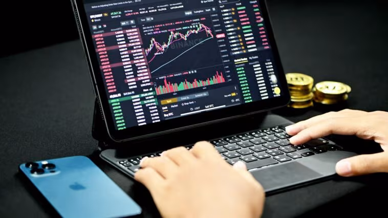 Avis NuevaWealth : Test Complet du Broker Crypto & CFD 3 Avis Nuevawealth Tablette Trading
