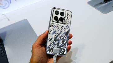 Emmener son téléphone à la plage avec une coque en plastique peut vous coûter cher