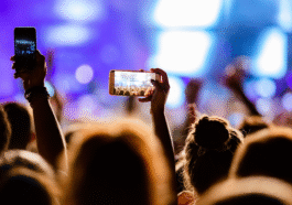 Enrique Bunbury rouvre le débat sur les téléphones portables lors des concerts