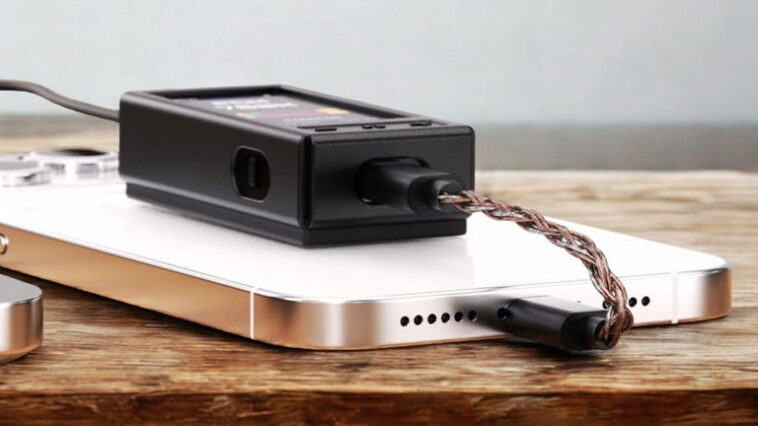 FiiO : un DAC de bureau puissant et compact dans un format de clé USB 1 FiiO condense son haute gamme dans un porte-clés : voici son nouveau DAC avec puissance de bureau