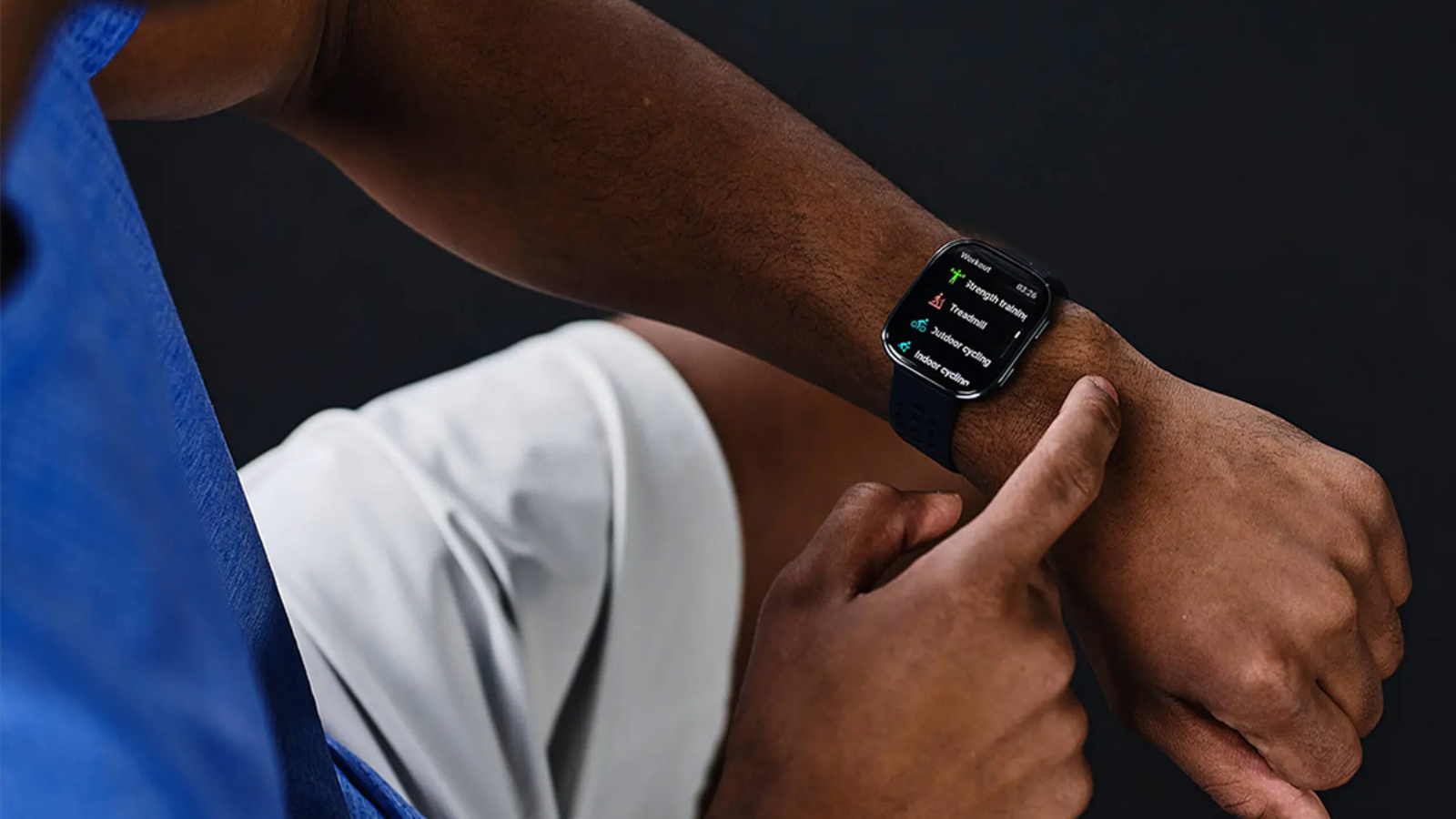 amazfit bip 6 reloj en mano