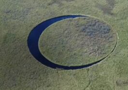 L'Œil, l'île mystérieuse qui flotte et se déplace comme un œil au cœur de l'Argentine 49 El Ojo, l’île argentine qui tourne comme un œil vivant / Crédit : Wikipedia