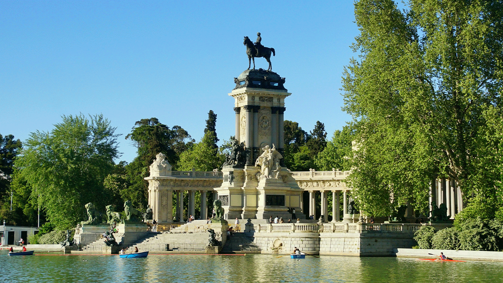 La destination la plus prisée de Booking n'a pas de plage mais compte plus de 100 parcs 2 parque del retiro madrid lago