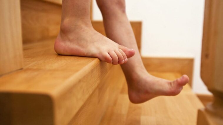 La façon de marcher révèle l'autisme : les experts expliquent les particularités de l'andature 1 Image