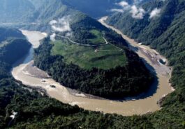 Le côté caché de la plus grande centrale hydroélectrique au monde : "Elle pourrait devenir une menace" 61 Un tronçon du fleuve Yarlung Tsangpo au Tibet, sur lequel la Chine construira la plus grande centrale hydroélectrique du monde. Crédit : Getty