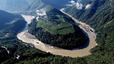 Le côté caché de la plus grande centrale hydroélectrique au monde : "Elle pourrait devenir une menace" 20 Un tronçon du fleuve Yarlung Tsangpo au Tibet, sur lequel la Chine construira la plus grande centrale hydroélectrique du monde. Crédit : Getty