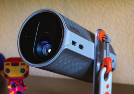 Le projecteur portable recommandé après l'avoir testé : qualité d'image, Google TV et bonne autonomie