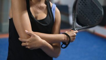 Les dangers du padel : le chirurgien avertit « Ne négligez pas la douleur » 14 Image