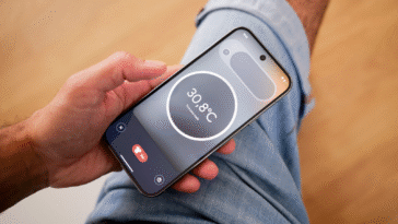 Refroidir son smartphone au frigo : une fausse bonne idée qui peut tout casser 3 L'idée dangereuse et idéale que certaines personnes ont pour refroidir leur téléphone en été