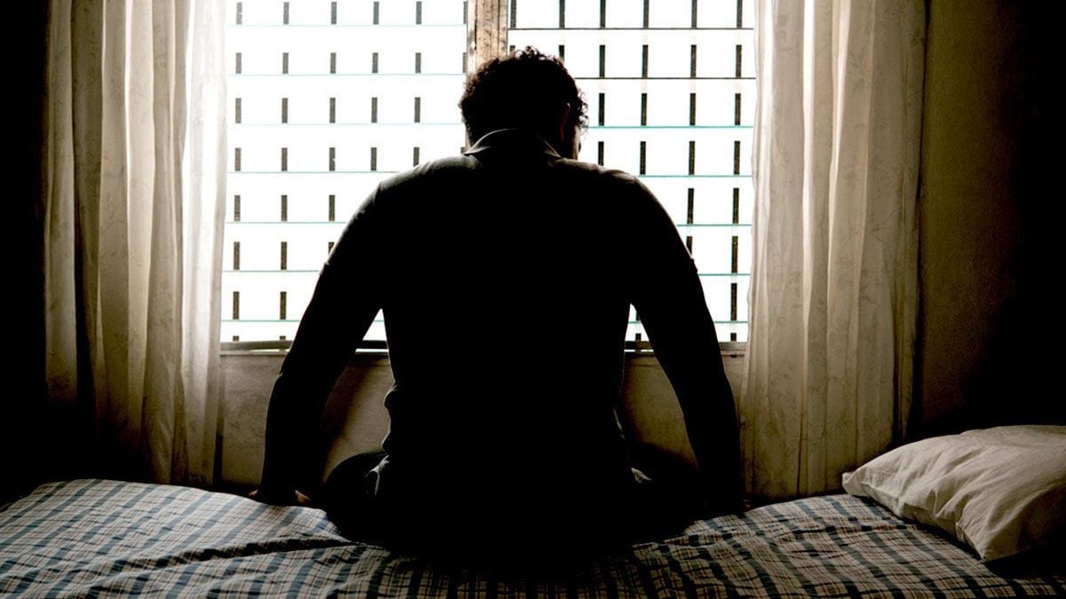 Pendant des années, on lui a dit que ce n'était qu'un simple poil incarné, mais cette masse s'est révélée être un sarcome à un stade avancé 2 Un homme en consultation