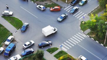 Pourquoi de plus en plus de villes interdisent-elles les tournées à gauche : les explications d'un expert 29 Image
